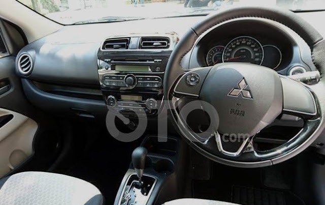  interior Mitsubishi Mirage 2016 dashboard