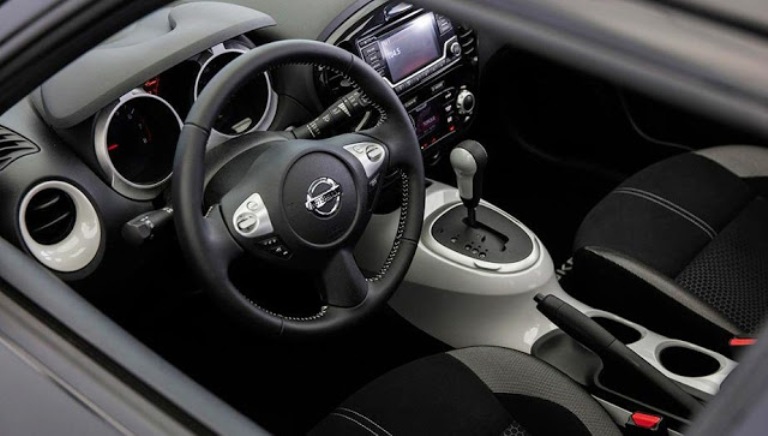 Nissan Juke Black Pearl Limited Edition - Interior