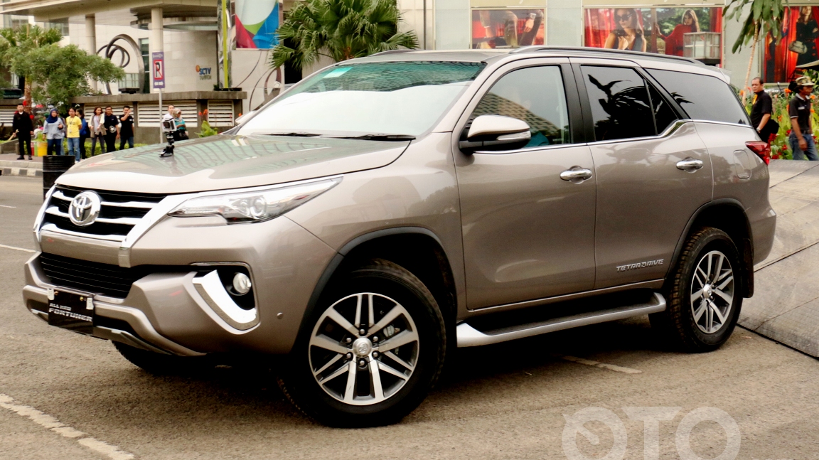 Toyota-Fortuner-2016-Indonesia