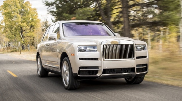Rolls Royce Cullinan - SUV Termewah meluncur seperti karpet terbang