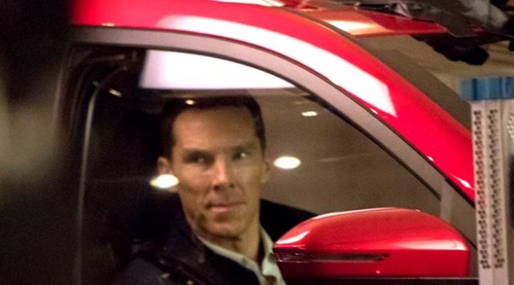 Benedict Cumberbatch - Dr. Strange jadi Bintang Iklan Wuling Almaz versi India