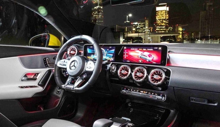 Mercedes-AMG CLA 35 - Interior dengan MBUX