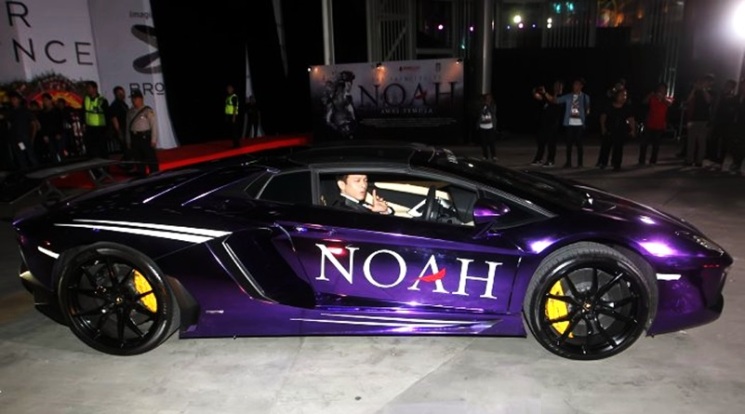 Mobil Ariel NOAH - Supercar Lamborghini Gallardo