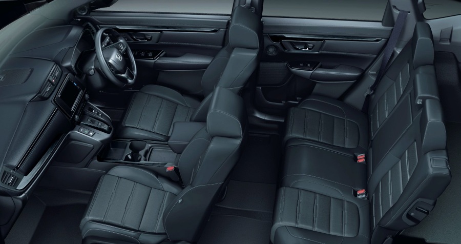 Interior Kabin Honda CR-V Black Edition dengan identitas di kursi