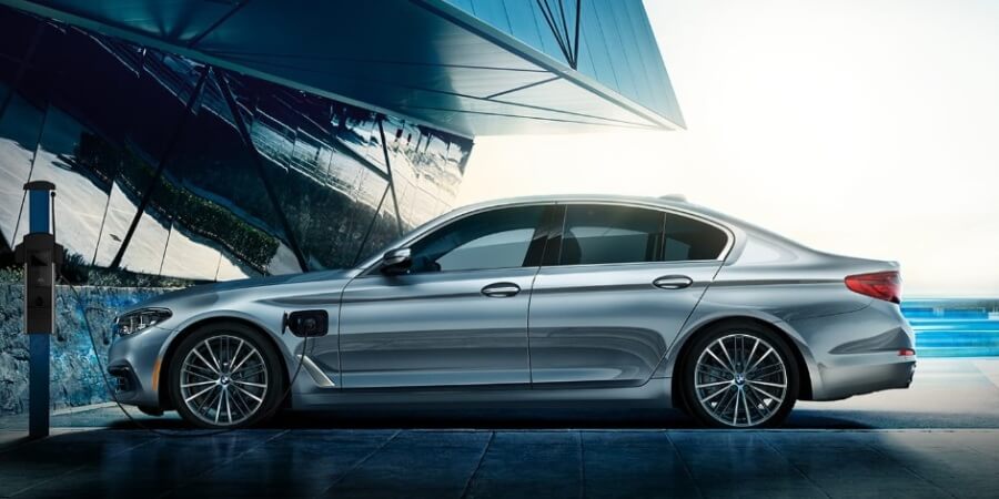 BMW Seri-5 EV - Sedan Masa Depan akan jadi Mobil Listrik Sepenuhnya