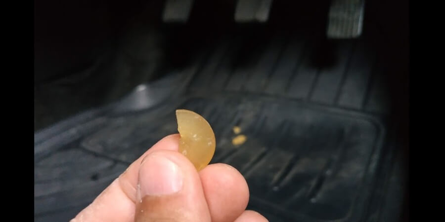 Plastik Ganjal Pecah di kolong kabin Pengemudi Kia Picanto