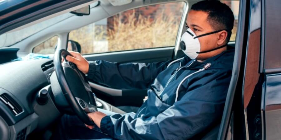 Aturan Masker dalam Mobil Pribadi saat berkendara sendirian