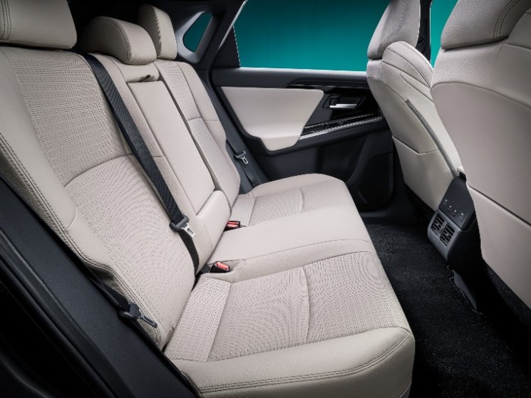 Interior Cabin Belakang - konsep SUV EV baru Toyota