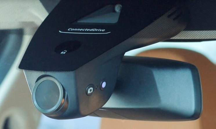 Dashcam integrated dengan Rear View Mirror