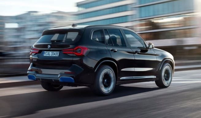 SUV M Sport - Tampak Belakang