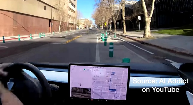 Mobil Tesla milik John Bernal Tabrak pembatas jalan saat gunakan FSD Beta