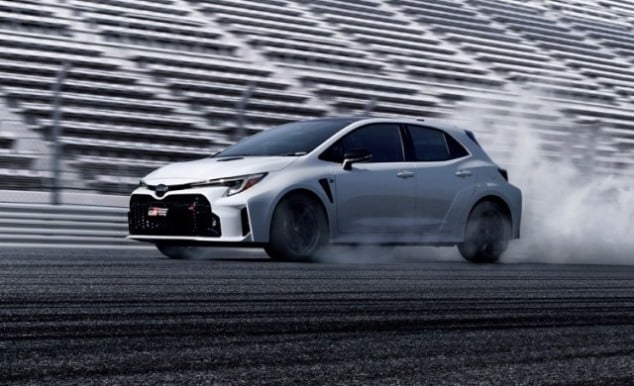 GR Corolla di lintasan balap