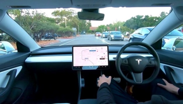Tesla tingkatan Batas Kecepatan Autopilot