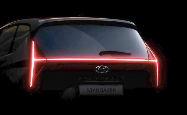 Belakang Hyundai Stargazer dengan H-Besar