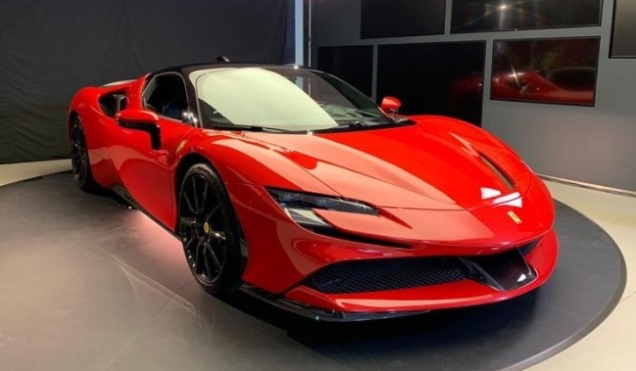 Supercar Listrik Ferrari Pertama hadir 2025
