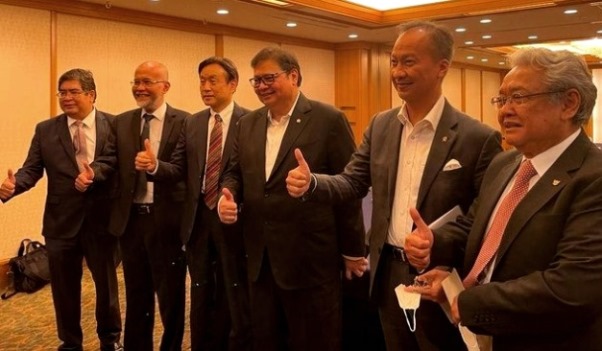 Petinggi Toyota dan Menko Perekonomian dan Menperin saat Pertemuan di Hotel Imperial-Tokyo