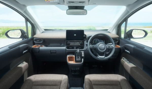 Dashboard MPV Keluarga Jepang