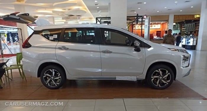 Mobil Baru di pajang di Mall - New pander 2022