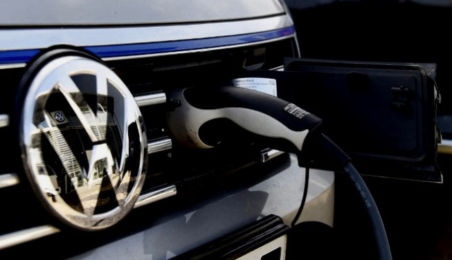 VW dan BASF bangun pabrik batarai mobil Listrik di Indonesia